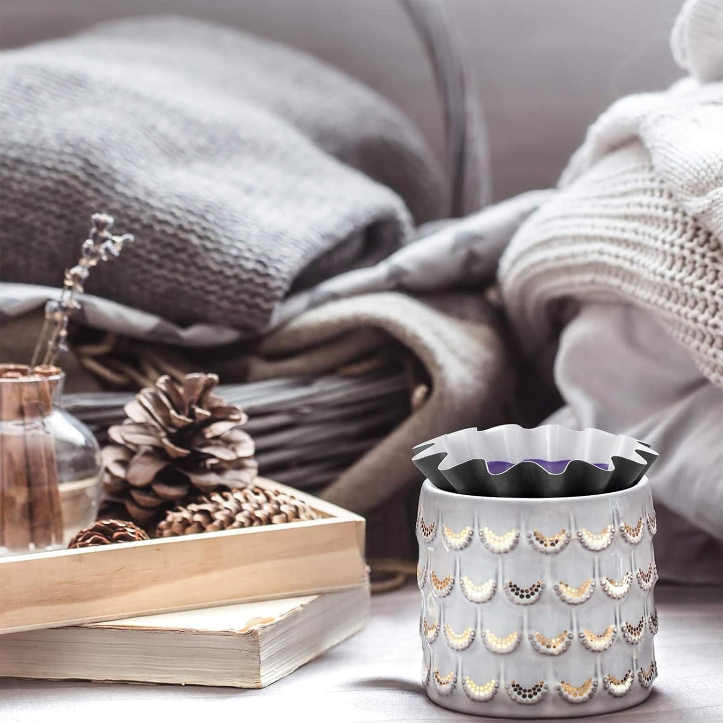 Reusable wax melt liners for mess-free melting of scented candles and wax tarts. Includes 25 cups.